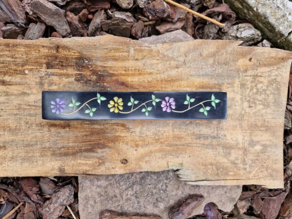 Wierookhouder Zeepsteen Ski met Bloemdesign - Afbeelding 2