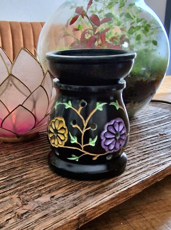 Olieverdamper Flowers van Zwart Gepolijst Zeepsteen